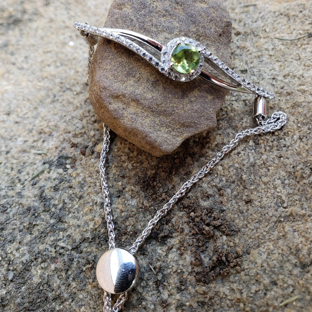 Bracelet and necklace set